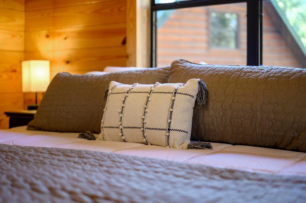 The Eastwood Spacious Retreat With 4 King En-Suites - Hot Tub - Pet-Friendly - Cozy Fire Pit - Prime Location - Multi-Family Броукън Боу Екстериор снимка