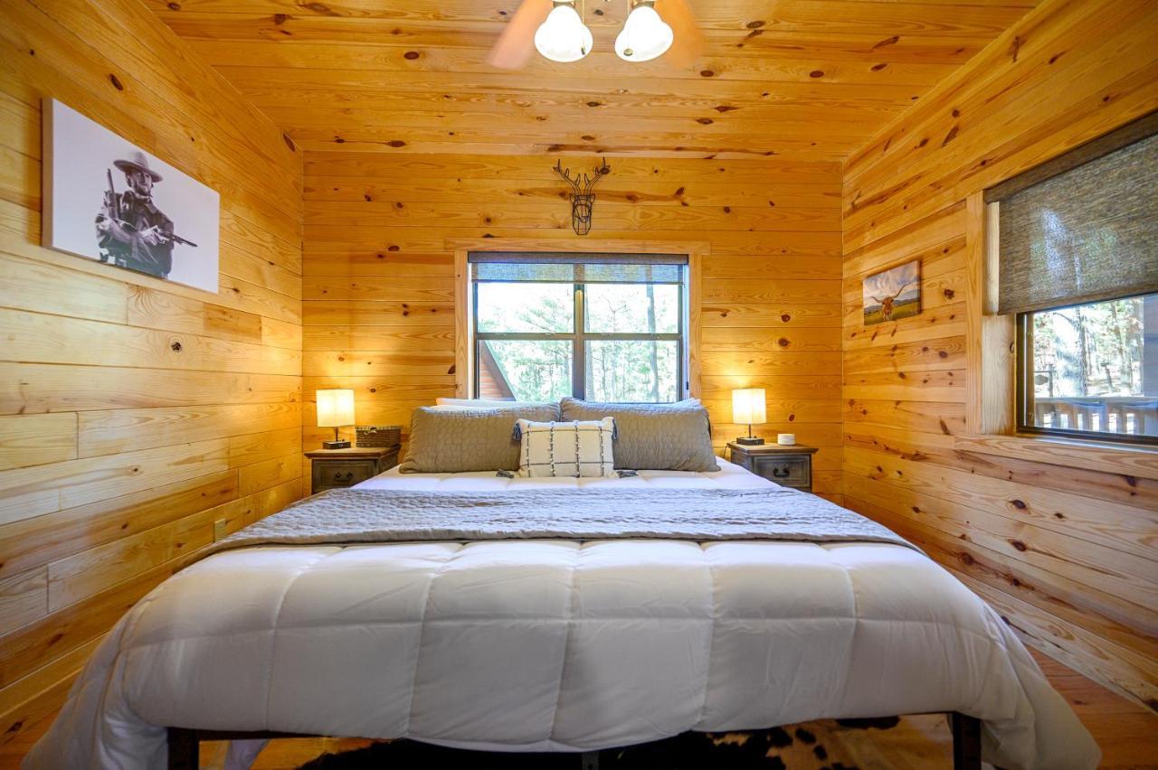 The Eastwood Spacious Retreat With 4 King En-Suites - Hot Tub - Pet-Friendly - Cozy Fire Pit - Prime Location - Multi-Family Броукън Боу Екстериор снимка