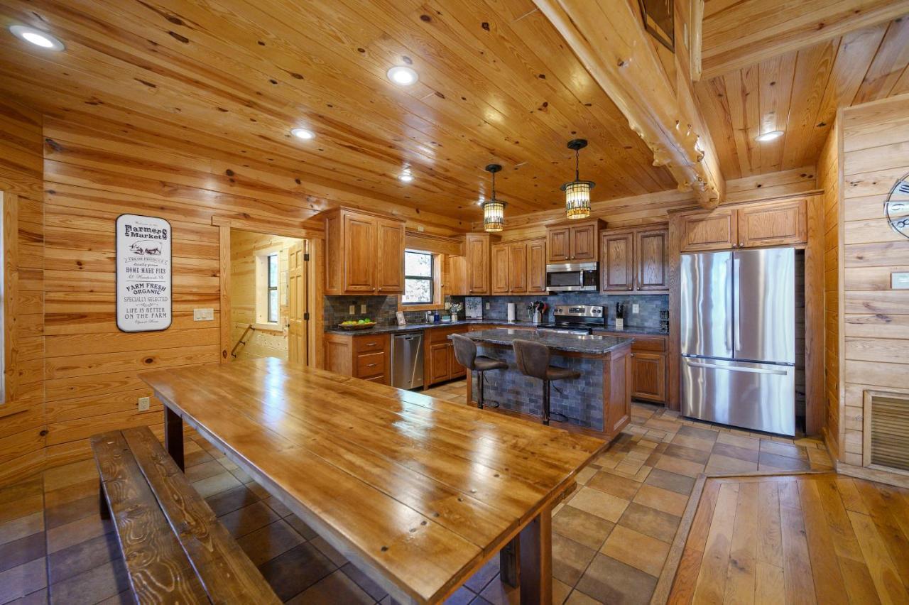The Eastwood Spacious Retreat With 4 King En-Suites - Hot Tub - Pet-Friendly - Cozy Fire Pit - Prime Location - Multi-Family Броукън Боу Екстериор снимка