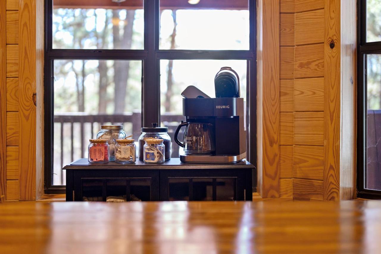 The Eastwood Spacious Retreat With 4 King En-Suites - Hot Tub - Pet-Friendly - Cozy Fire Pit - Prime Location - Multi-Family Броукън Боу Екстериор снимка