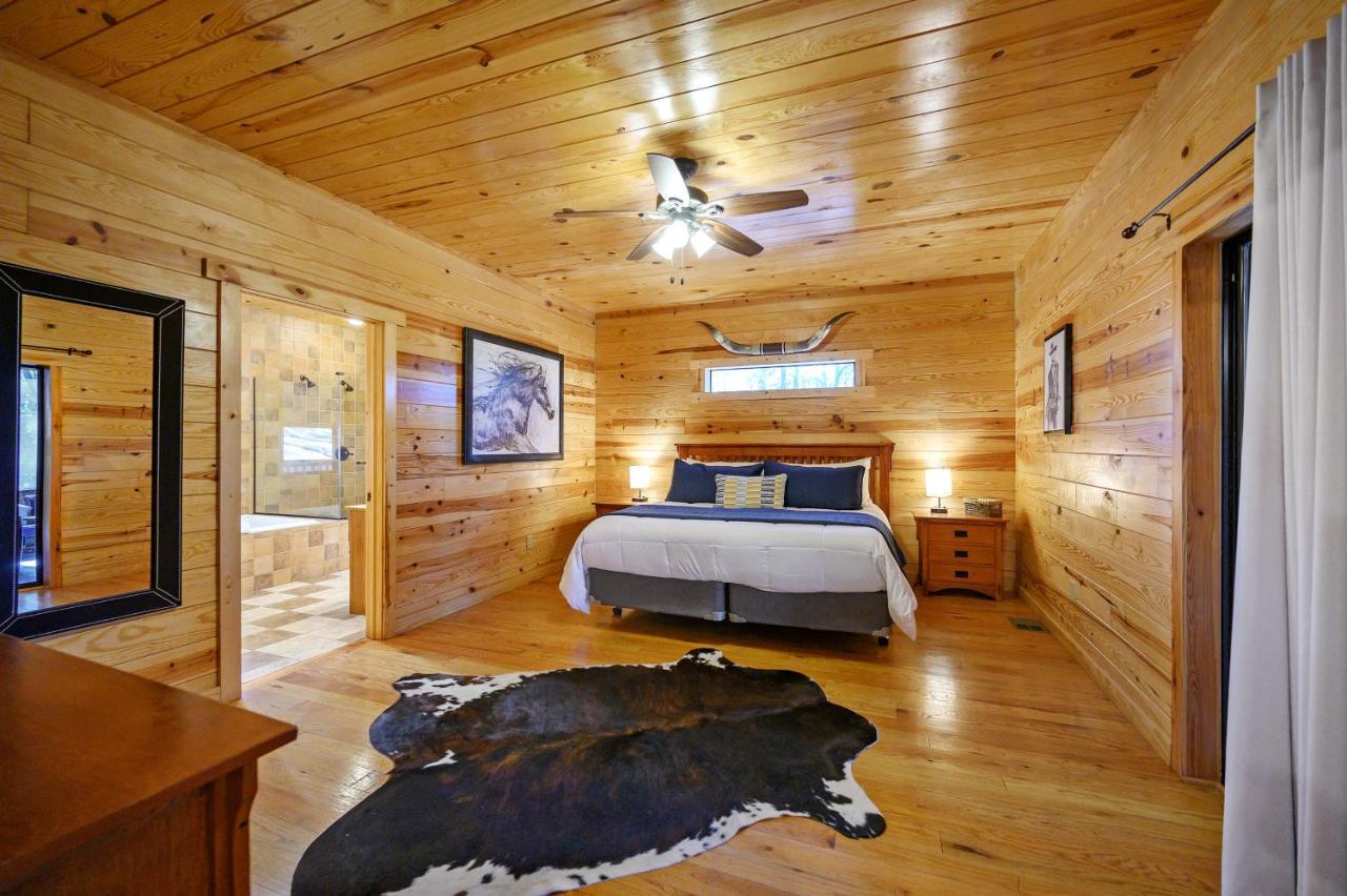 The Eastwood Spacious Retreat With 4 King En-Suites - Hot Tub - Pet-Friendly - Cozy Fire Pit - Prime Location - Multi-Family Броукън Боу Екстериор снимка