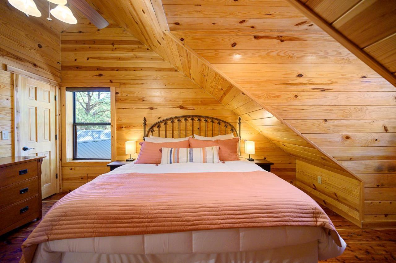 The Eastwood Spacious Retreat With 4 King En-Suites - Hot Tub - Pet-Friendly - Cozy Fire Pit - Prime Location - Multi-Family Броукън Боу Екстериор снимка