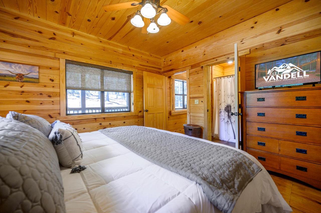 The Eastwood Spacious Retreat With 4 King En-Suites - Hot Tub - Pet-Friendly - Cozy Fire Pit - Prime Location - Multi-Family Броукън Боу Екстериор снимка