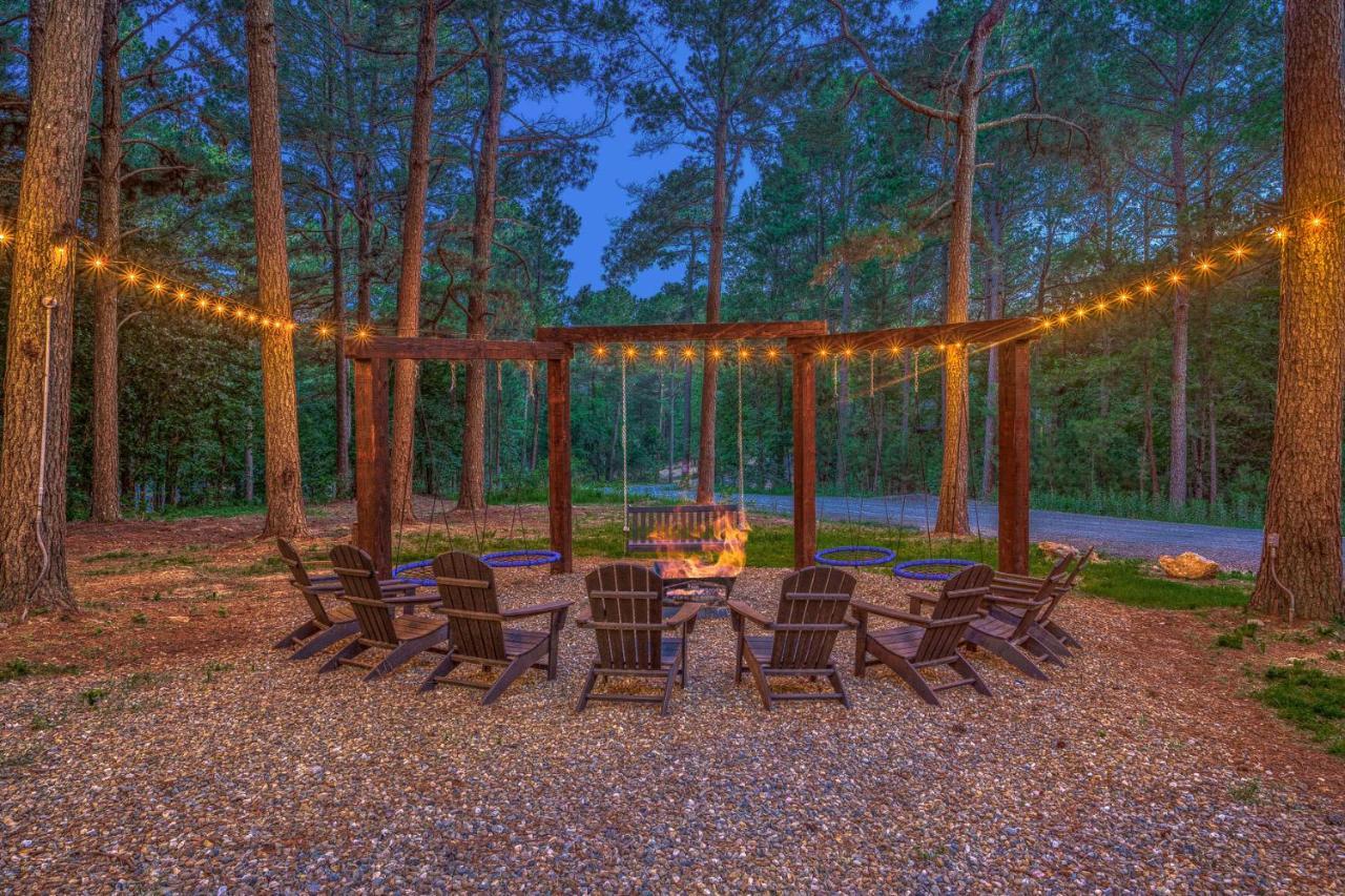 The Eastwood Spacious Retreat With 4 King En-Suites - Hot Tub - Pet-Friendly - Cozy Fire Pit - Prime Location - Multi-Family Броукън Боу Екстериор снимка