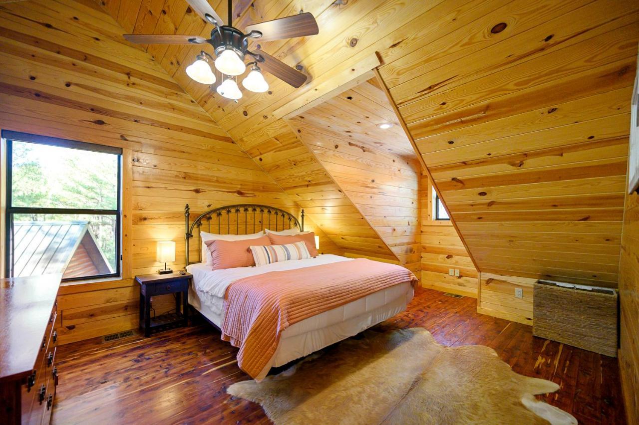 The Eastwood Spacious Retreat With 4 King En-Suites - Hot Tub - Pet-Friendly - Cozy Fire Pit - Prime Location - Multi-Family Броукън Боу Екстериор снимка