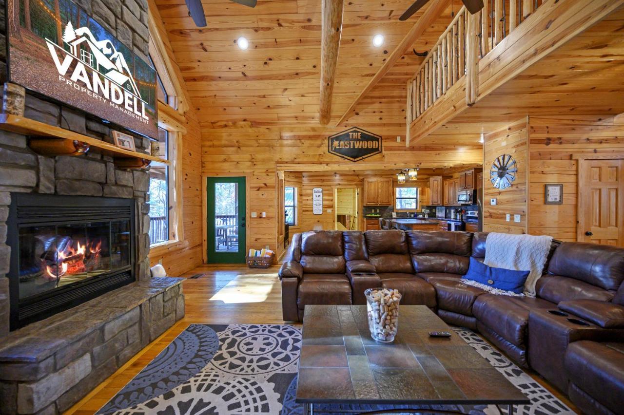The Eastwood Spacious Retreat With 4 King En-Suites - Hot Tub - Pet-Friendly - Cozy Fire Pit - Prime Location - Multi-Family Броукън Боу Екстериор снимка