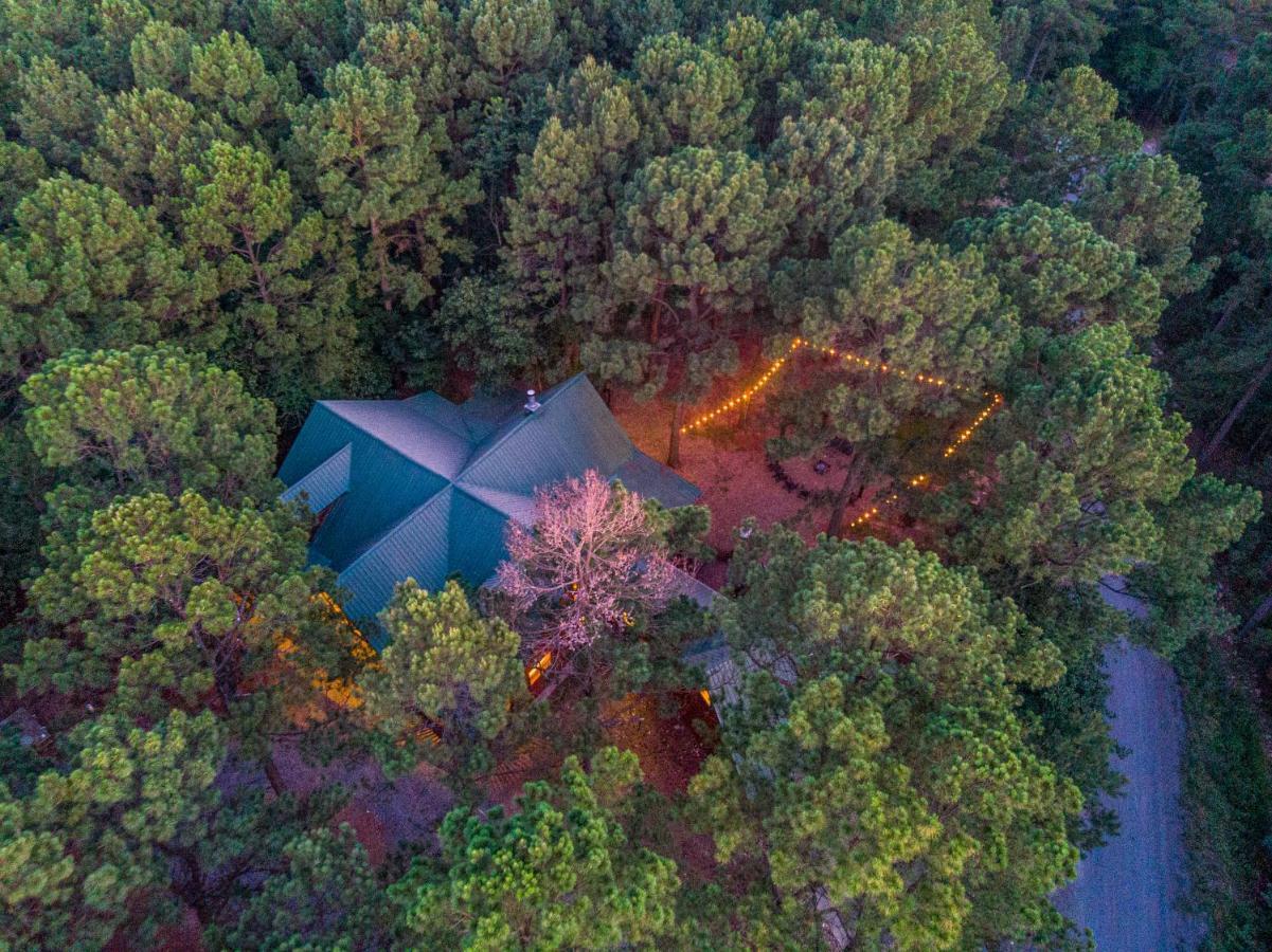 The Eastwood Spacious Retreat With 4 King En-Suites - Hot Tub - Pet-Friendly - Cozy Fire Pit - Prime Location - Multi-Family Броукън Боу Екстериор снимка