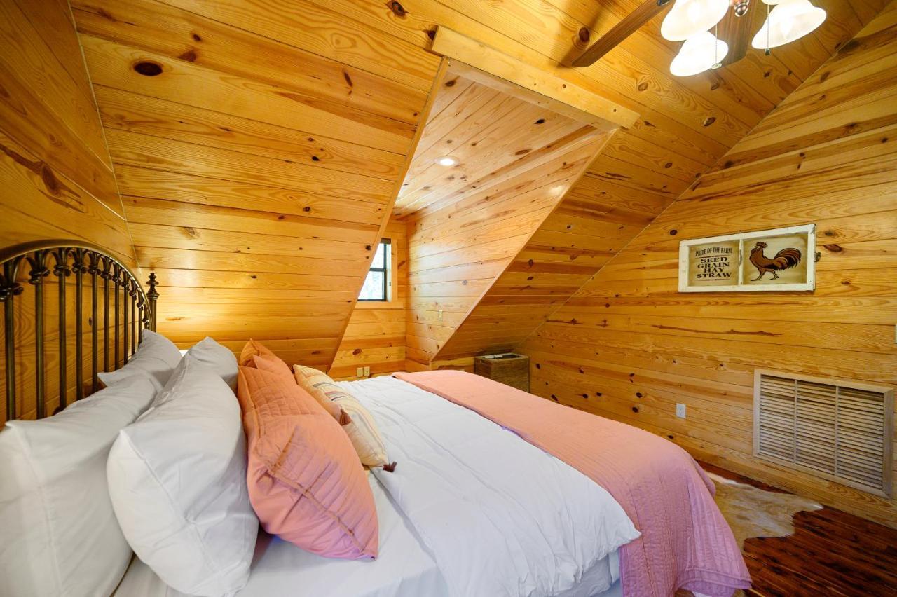 The Eastwood Spacious Retreat With 4 King En-Suites - Hot Tub - Pet-Friendly - Cozy Fire Pit - Prime Location - Multi-Family Броукън Боу Екстериор снимка