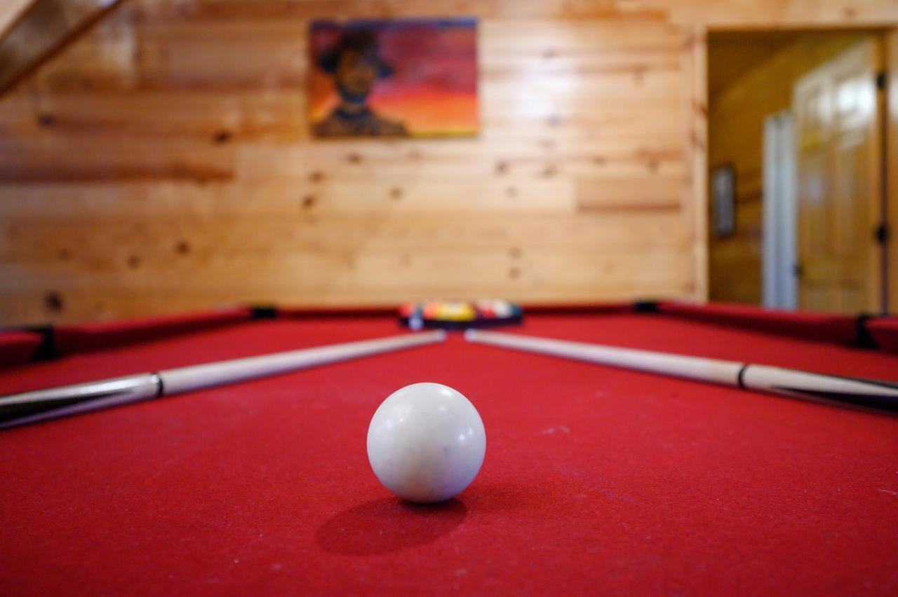 The Eastwood Spacious Retreat With 4 King En-Suites - Hot Tub - Pet-Friendly - Cozy Fire Pit - Prime Location - Multi-Family Броукън Боу Екстериор снимка